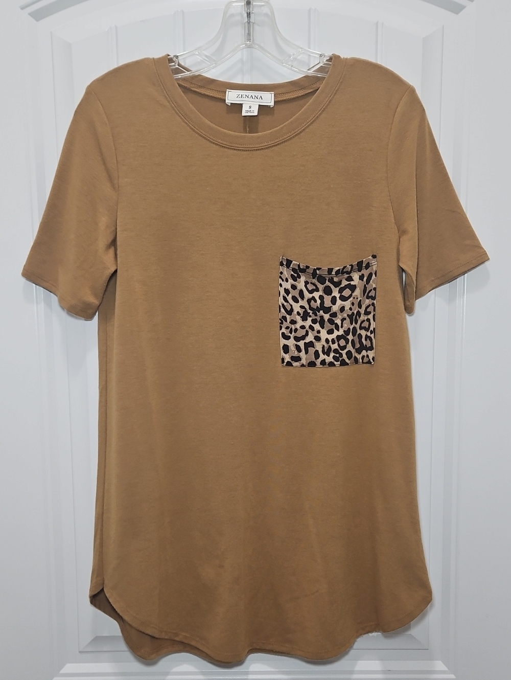 Zenana Outfitters Camel Brown Short Sleeve Tee with Leopard Pocket Small